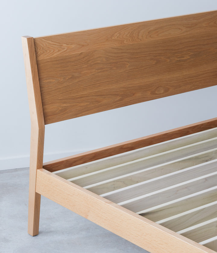 In stock White oak Queen Fulton Bed 113897