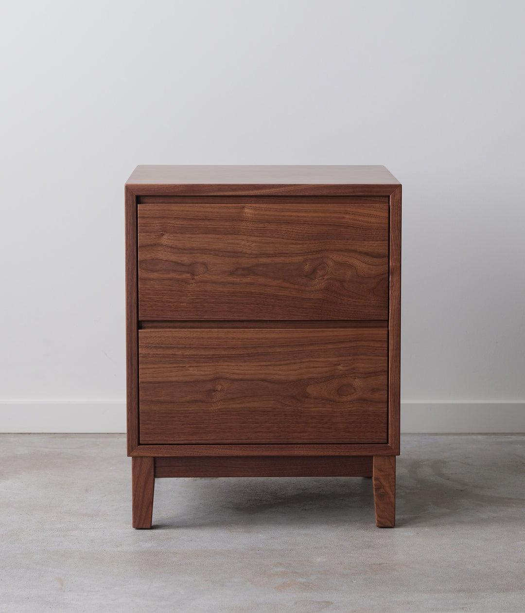 Walnut (18"W x 17.25"D x 23"H)